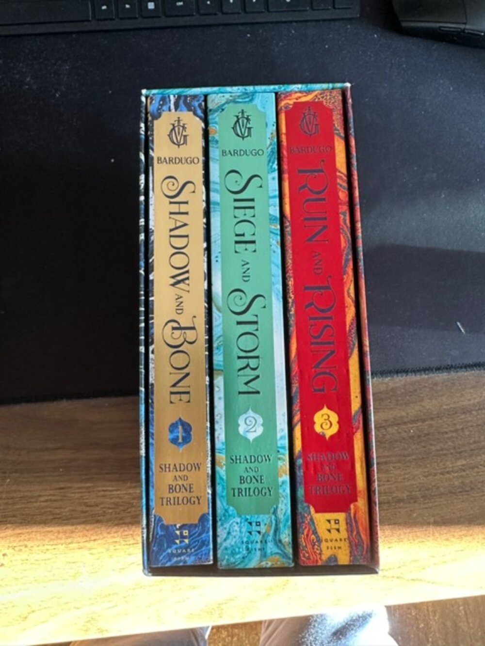 Shadow and bone trilogy - Picture 2 of 8